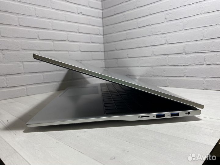 Шустрый ноутбук Intel Celeron/16gb/SSD