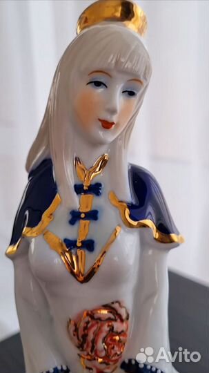 Статуэтка фарфоровая Дама 29 см
