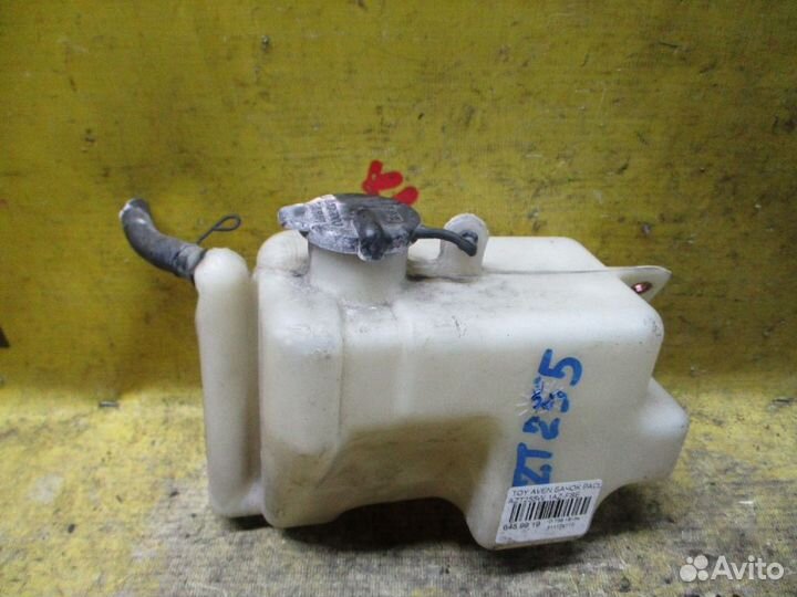 Бачок расширительный на Toyota Avensis Wagon AZT25