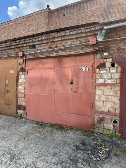 Гараж, > 30 м²