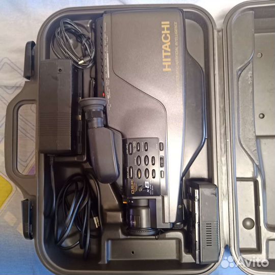 Видеокамера Hitachi vm-2580e