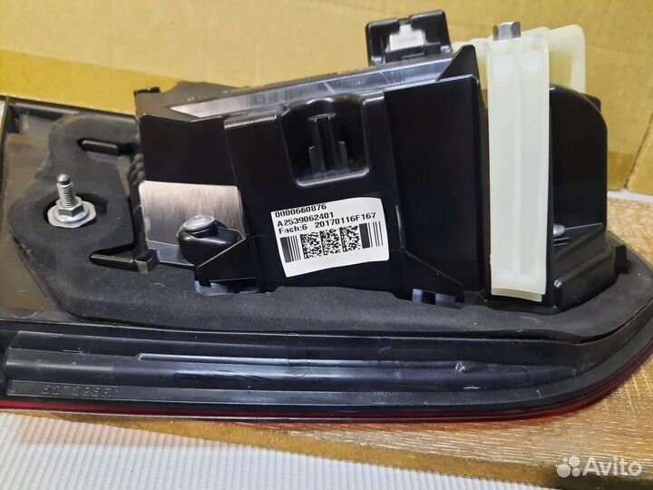 Фонарь задней крышки багажника правый glc coupe