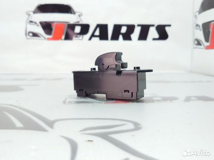 Кнопка стеклоподъемника Mitsubishi Lancer