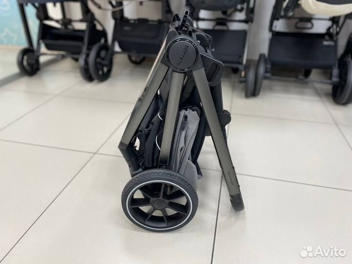 Прогулочная коляска Carrello Ultra