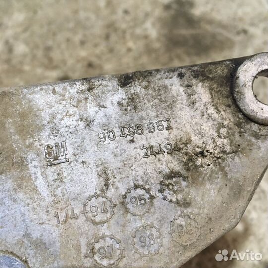 Кронштейн подушки двигателя Opel Vectra B