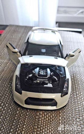 Nissan GT-R R35 1/18