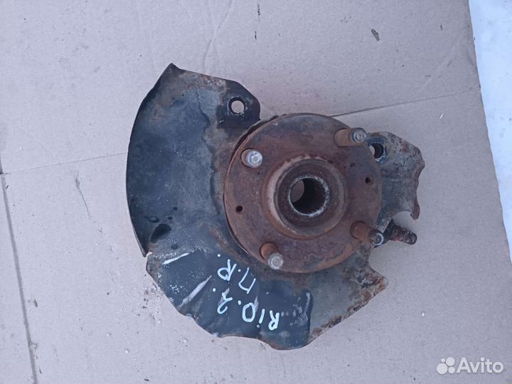 Кулак передний правый Kia Rio 2