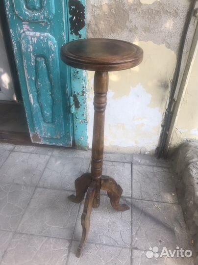 Старинная подставка под цветы