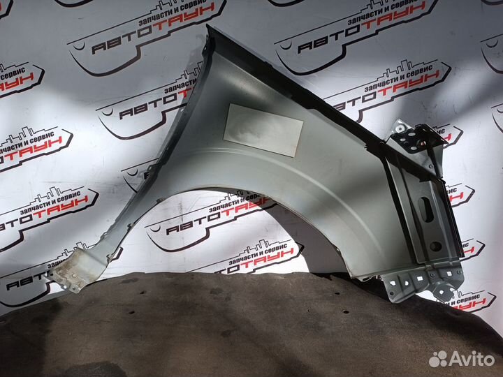 Крыло nissan suzuki landy serena C27 GC27 GFC27 gf