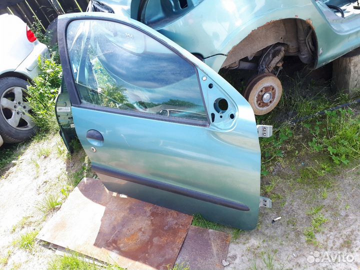 Продам двери на Пежо 206