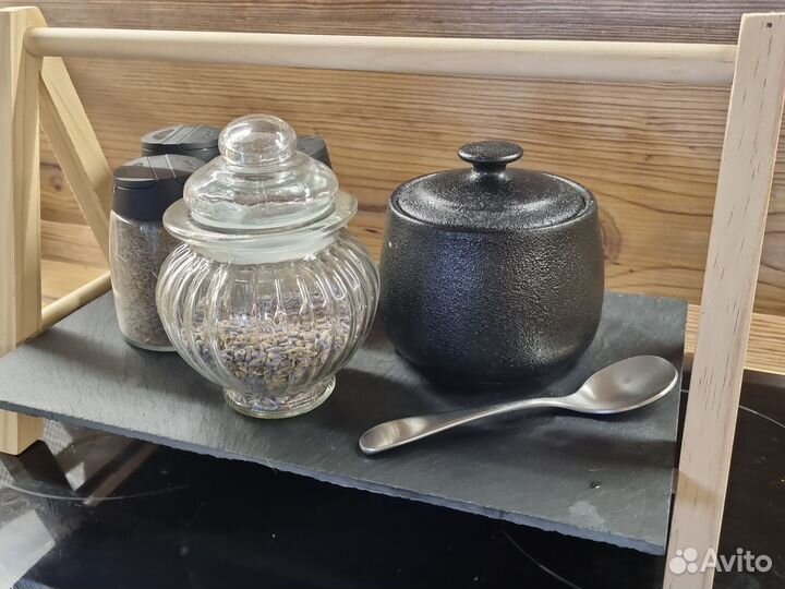 Каменная сервировочная доска на подставке