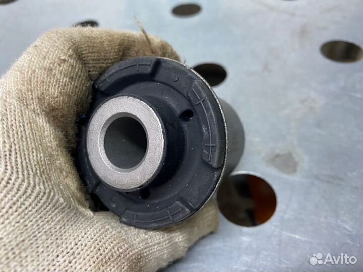 Сайлентблок задний Mitsubishi Delica