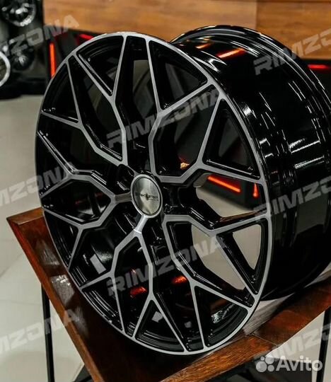 Литой диск sakura wheels R20 5x108