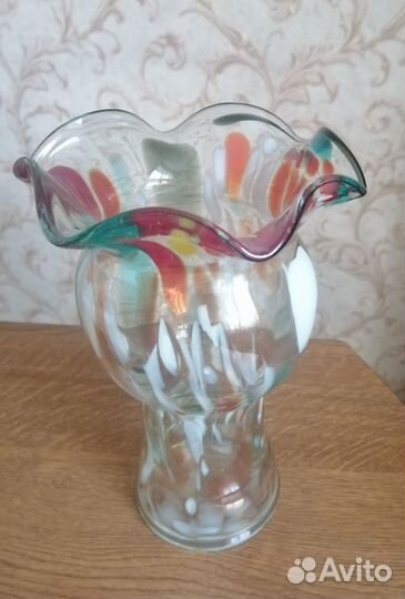 Ваза из цветного стекла