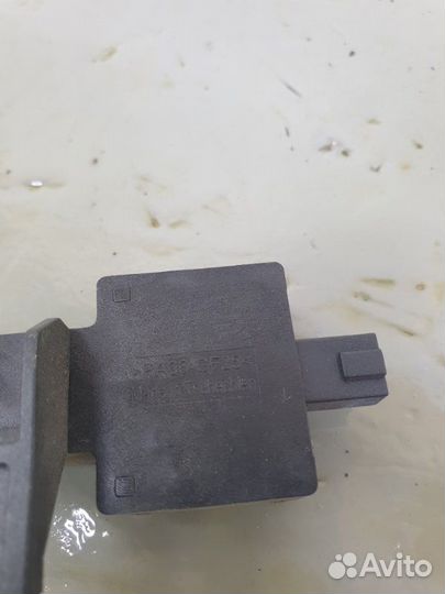 Антенна иммобилайзера задняя левая Audi Q7 4LB 4.2