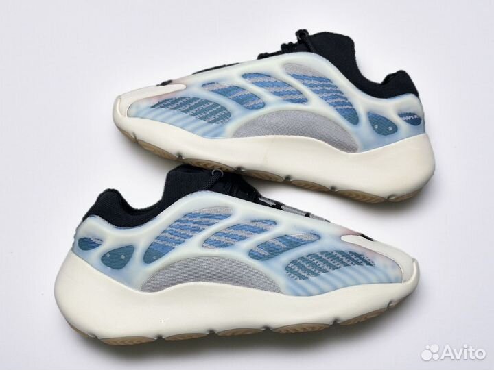 Кроссовки Adidas yeezy boost 700 v3