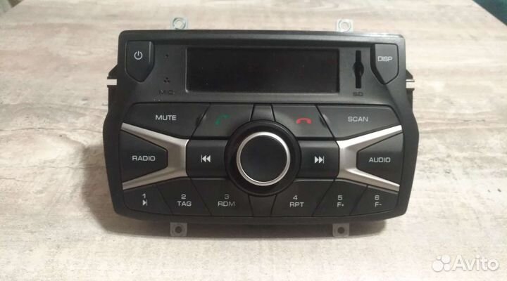 Штатная кнопочная магнитола LADA Vesta