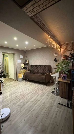 4-к. квартира, 58 м², 1/1 эт.
