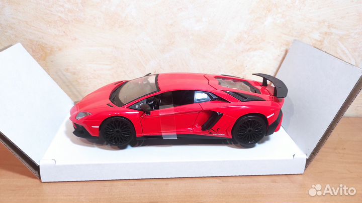 Lamborghini Aventador SV Coupe 1:24 Bburago