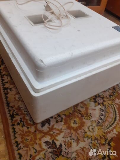 Продам инкубатор на 60 яиц