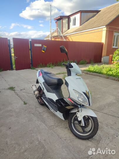 Скутер YH150QT-J Pirania Jet