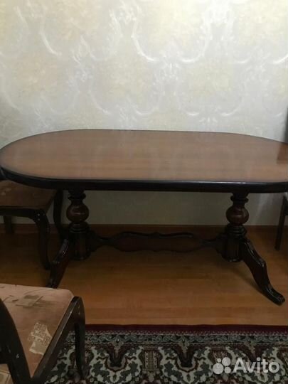 Стол со стульями