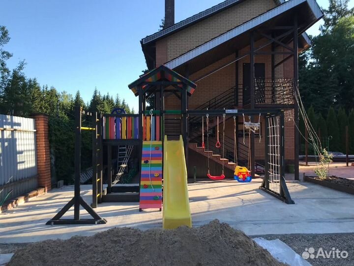 Уличная детская площадка