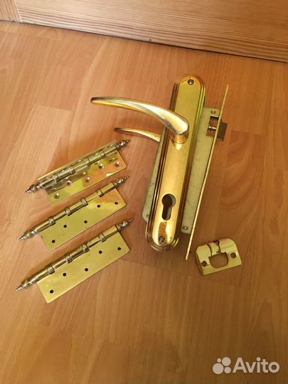 Дверь входная деревянная