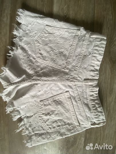 Шорты белые