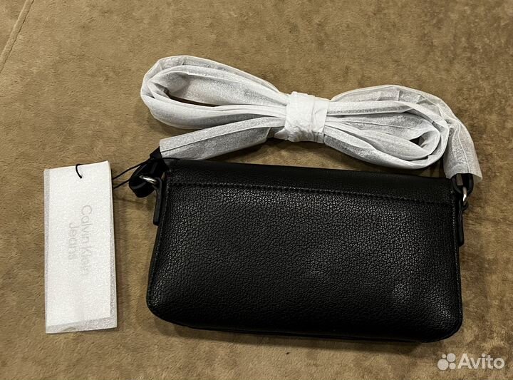 Новая сумочка Minimal Monogram Crossbody Bag CK