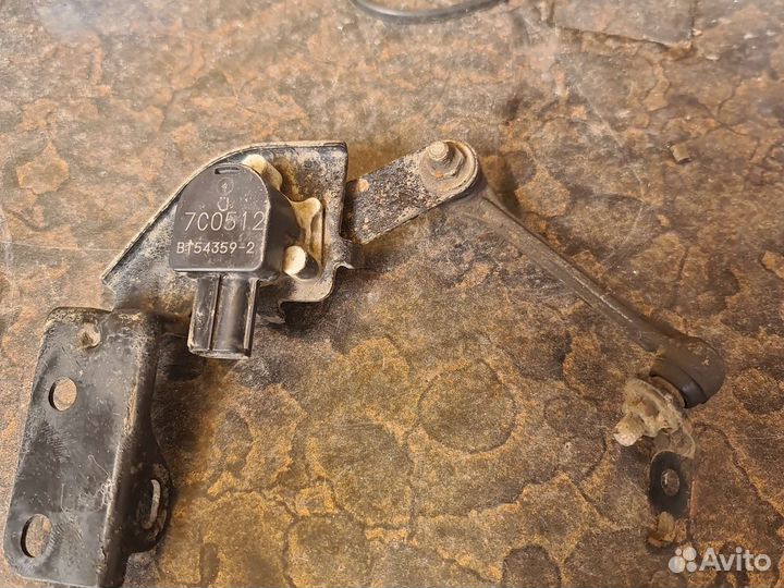 Датчик положения кузова pajero 4