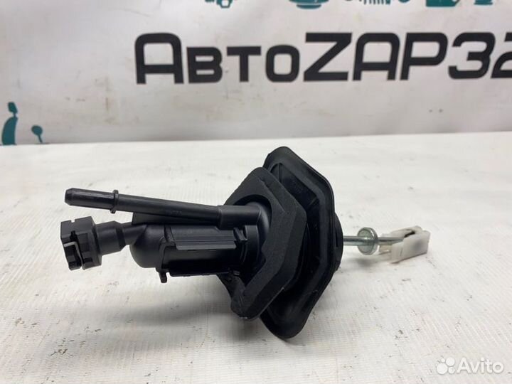 Главный цилиндр сцепления Ford Focus 2 shda 2011