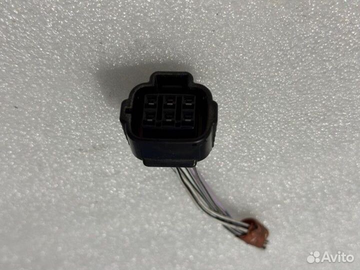 Штекер датчика массы кузова Toyota Camry V70/V75