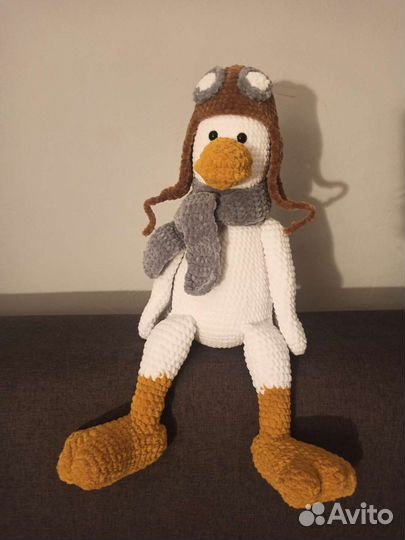 Гусь обнимусь вязаный