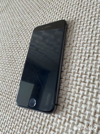 Телефон iPhone 8