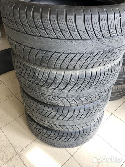 Bridgestone Blizzak LM005 RFT 245/50 R19