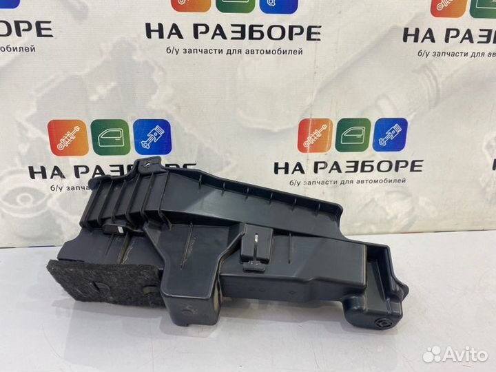 Ящик для инструментов задний правый Audi Q3 8UB