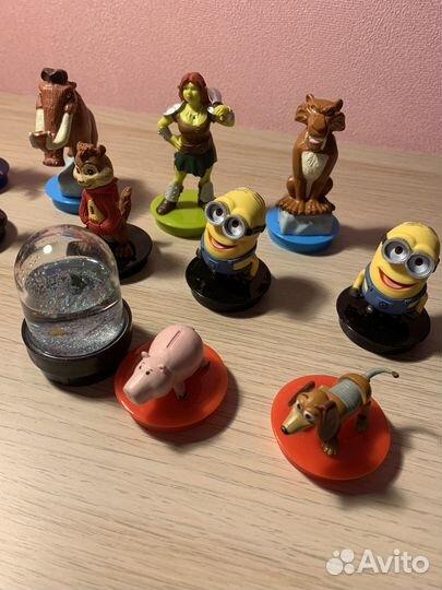 Фигурки для стаканов из кинотеатра