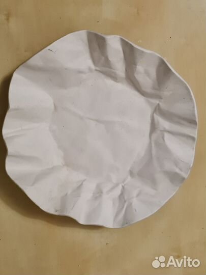 Декоративная тарелка из керамики