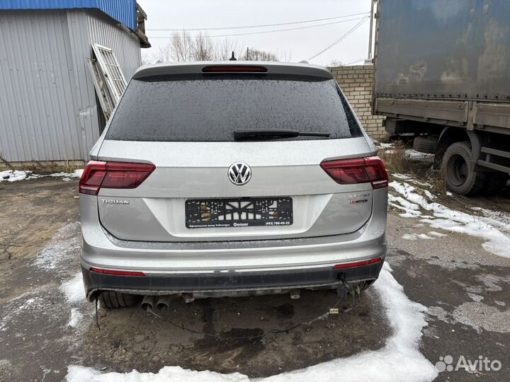 Volkswagen Tiguan 2.0 AMT, 2017, битый, 93 000 км