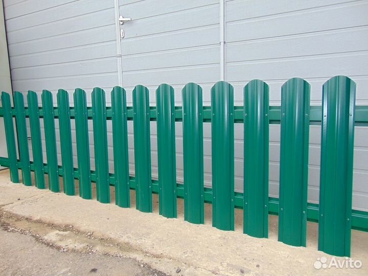 Забор из евроштакетника