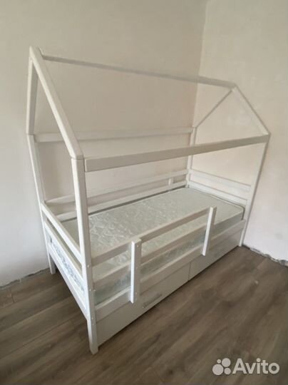 Новая детская кровать домик