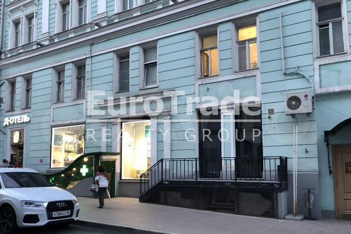 Продам торговое помещение, 320 м²