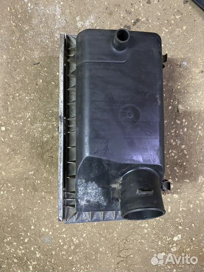 Корпус воздушного фильтра Додж Калибер