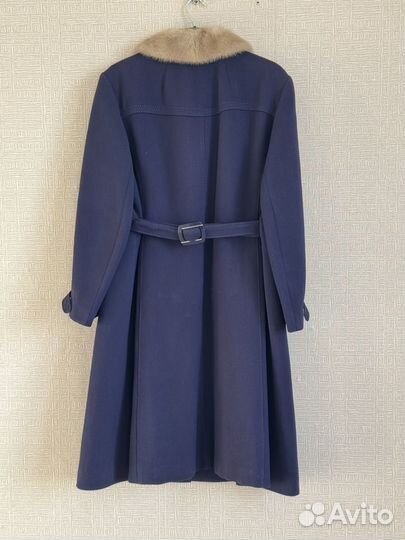 Пальто шерстяное с меховым воротником