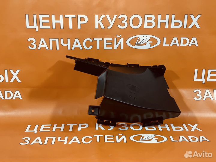 Решетка перед бампера верхняя правая LADA X-Ray