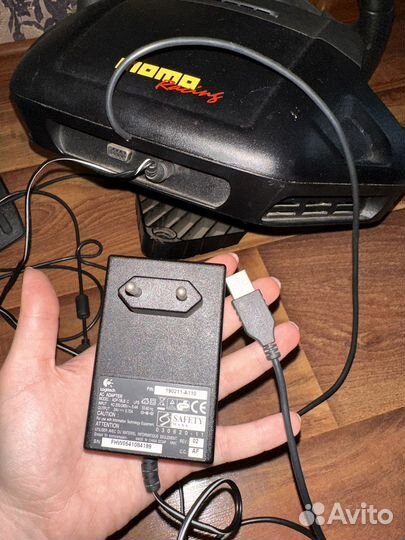 Игровой руль Logitech momo Racing с педалями