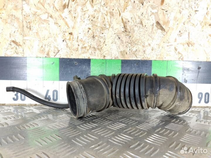 Патрубок воздушного фильтра Mitsubishi Carisma 200