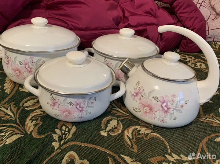 Кастрюли и чайник