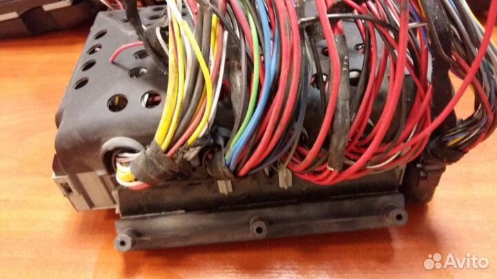 Блок предохранителей Opel Vectra 1.6 1997